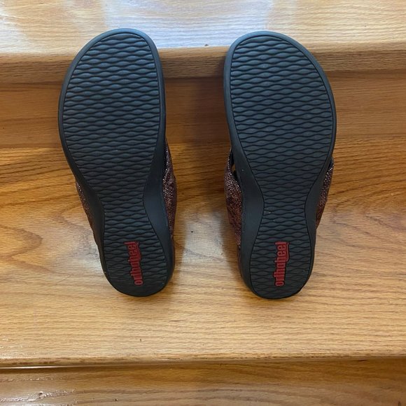 Vionic Orthoheel Flip Flops with adjustable Velcro strap across instep, Size 10 - Picture 3 of 6